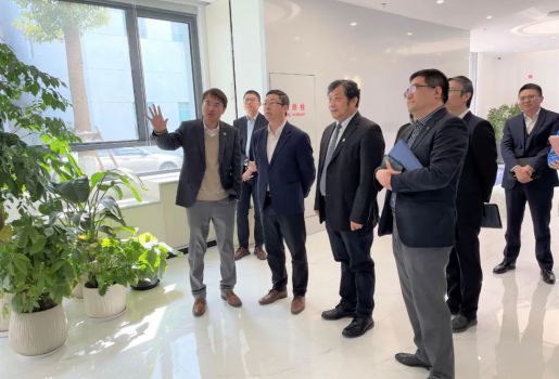 張江集團(tuán)黨委書記、董事長袁濤一行蒞臨中心、芯超考察調(diào)研